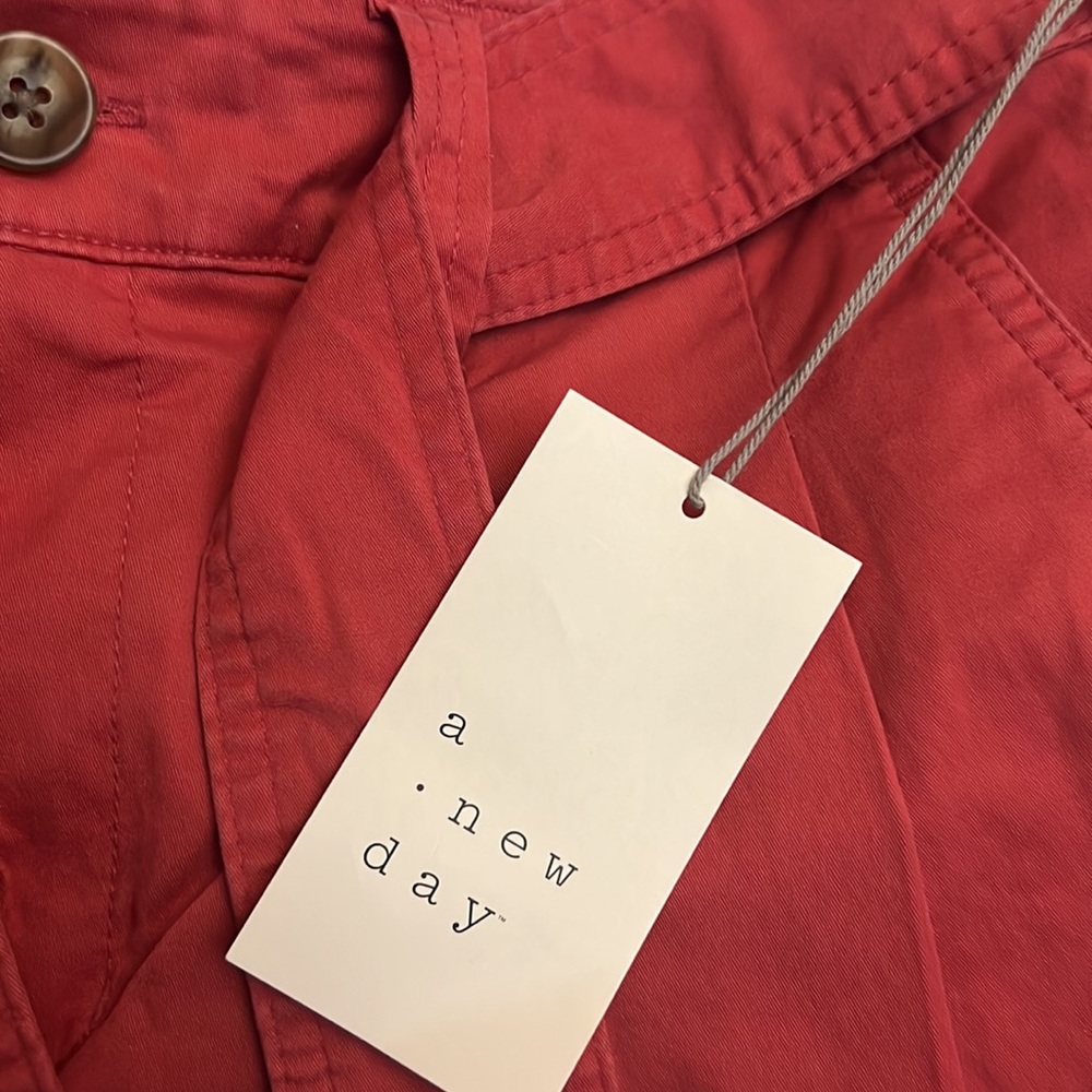 - NWT High Rise Pleated Shorts - Picture 5 of 7